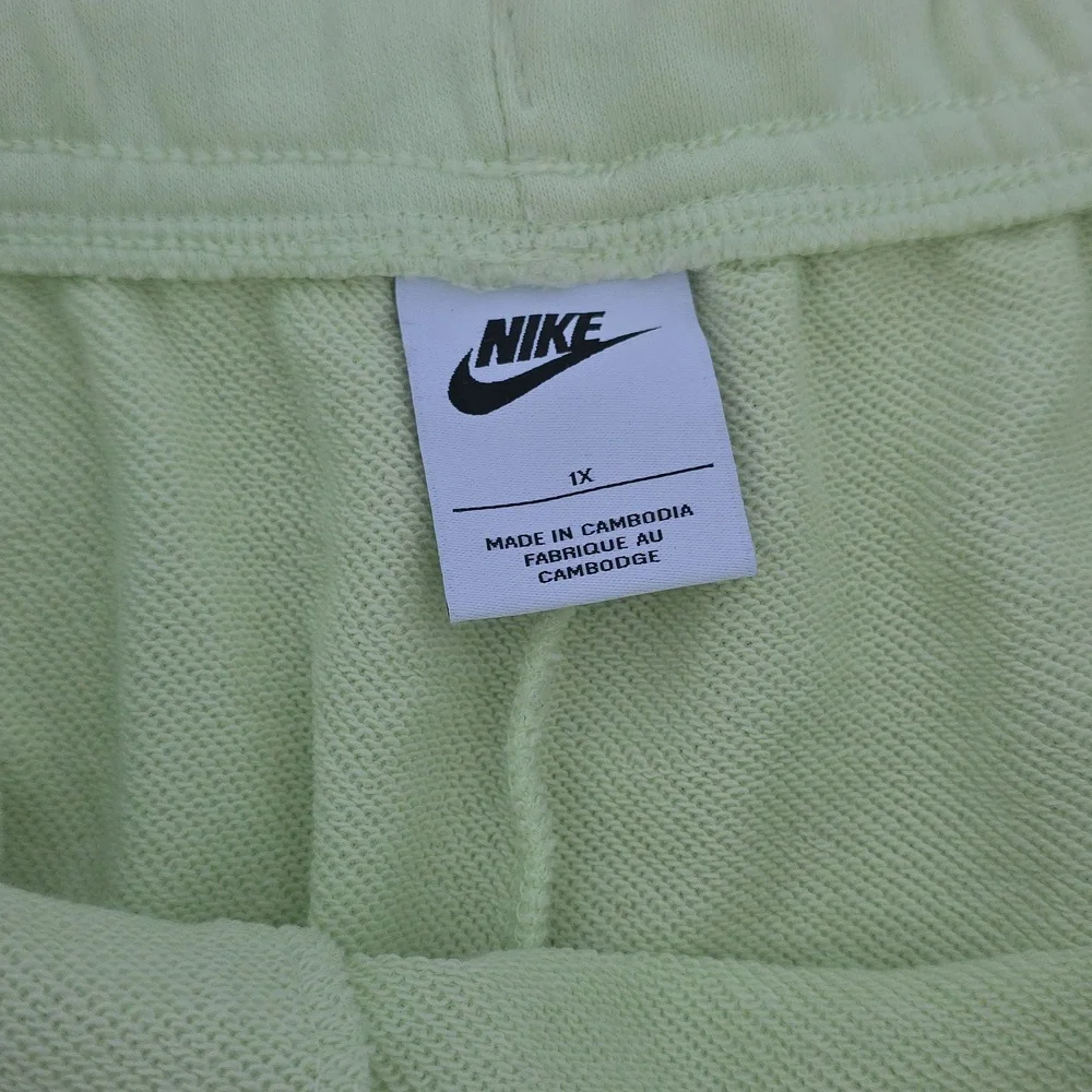Nike Light Green Activewear Set - Picture 4 of 5